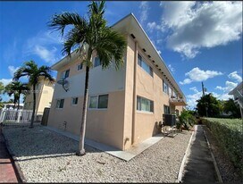 8125 Hawthorne Ave in Miami Beach, FL - Building Photo