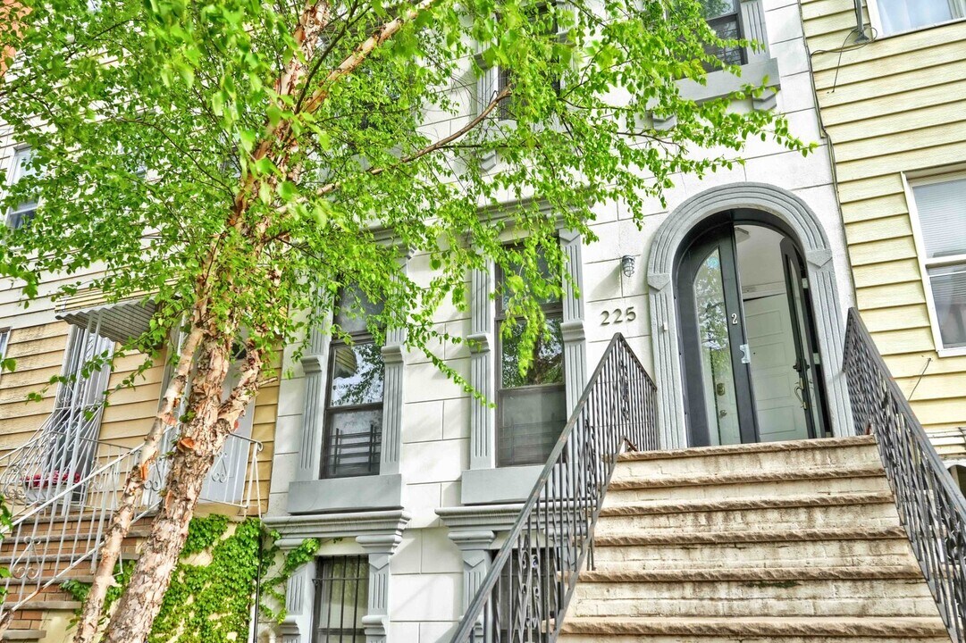 225 Macon St-Unit -2 in Brooklyn, NY - Foto de edificio