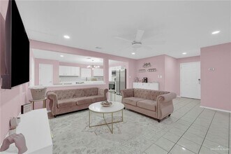 32 Robin Ave in McAllen, TX - Building Photo - Building Photo