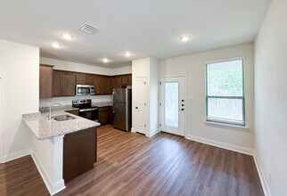 2503 Lynwood Bnd in San Antonio, TX - Building Photo - Building Photo