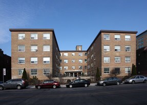 2000 Bloor St W in Toronto, ON - Building Photo