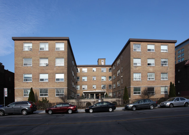 2000 Bloor St W in Toronto, ON - Building Photo - Primary Photo