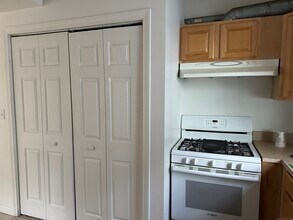 232 Glen St in New Britain, CT - Building Photo - Building Photo