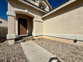 8140 W Festuca Way in Las Vegas, NV - Building Photo - Building Photo