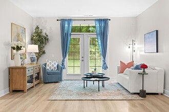 Parkview at Spring Hill Apartments in Akron, OH - Foto de edificio - Building Photo