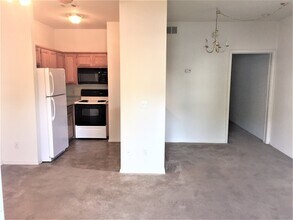 1770 N Gregg Ave, Unit 2 in Fayetteville, AR - Building Photo - Building Photo