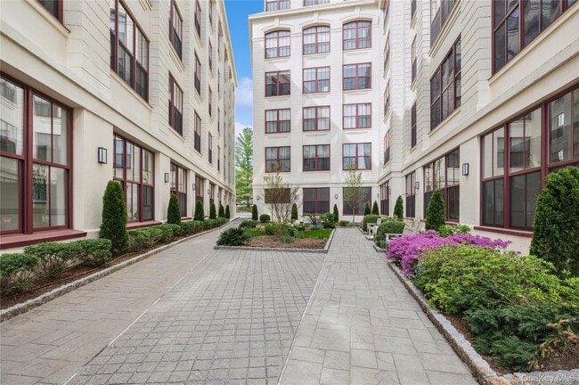 1 Scarsdale Rd in Eastchester, NY - Building Photo - Building Photo