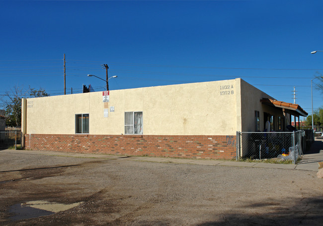 1902 S Montezuma Ave in Tucson, AZ - Foto de edificio - Building Photo