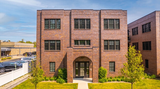 property at 932 W 11 Mile Rd
