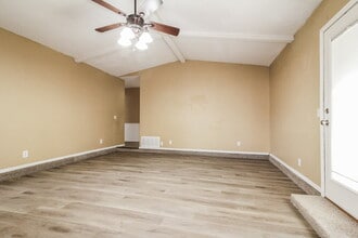 501 S Bouziden Dr in Moore, OK - Foto de edificio - Building Photo