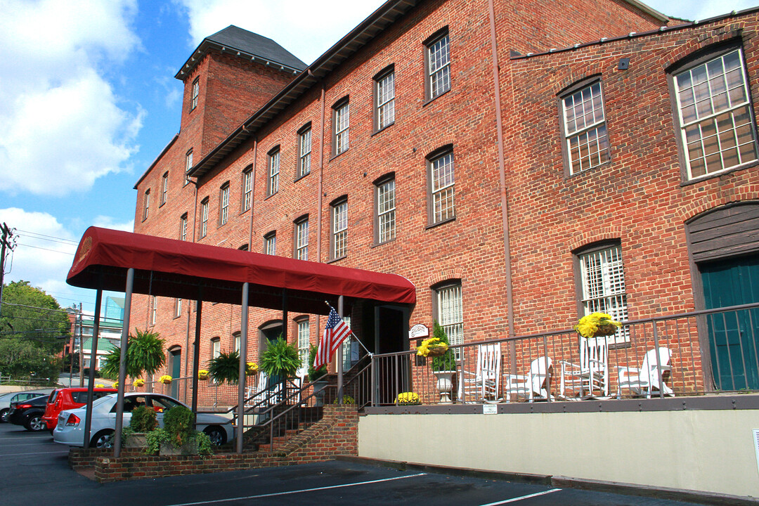 Brookstown Inn in Winston-Salem, NC - Foto de edificio