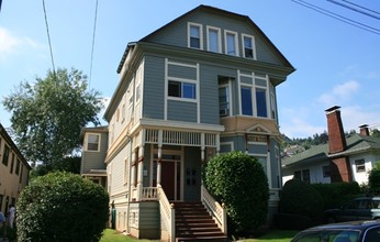 Savier Street Apartments in Portland, OR - Building Photo - Building Photo