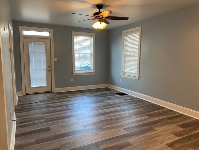 37 W Locust St in Mechanicsburg, PA - Building Photo - Building Photo