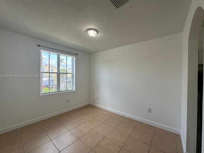 2929 SE 2nd St in Homestead, FL - Building Photo - Building Photo