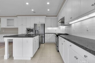 89 Devonshire in Irvine, CA - Building Photo - Building Photo