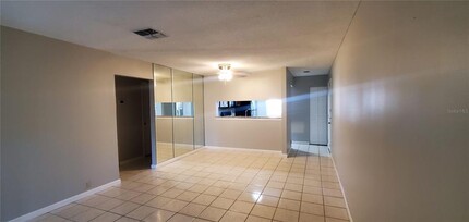 5265 E Bay Dr in Clearwater, FL - Building Photo - Building Photo