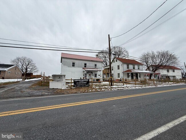 937 Main St in Mohrsville, PA - Building Photo - Building Photo