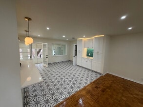 2010 Parhaven Dr in San Antonio, TX - Foto de edificio - Building Photo