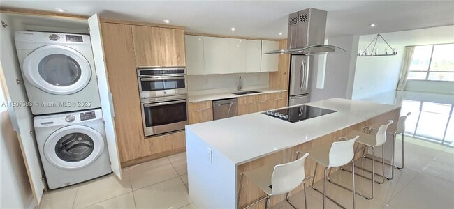 10230 Collins Ave in Bal Harbour, FL - Building Photo - Building Photo