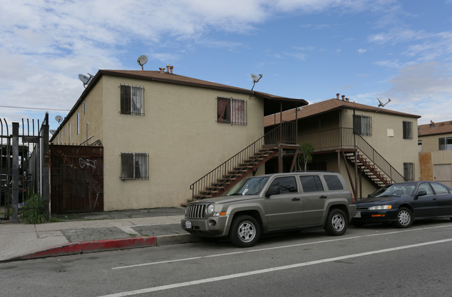 927-943 E 108th St in Los Angeles, CA - Foto de edificio - Building Photo