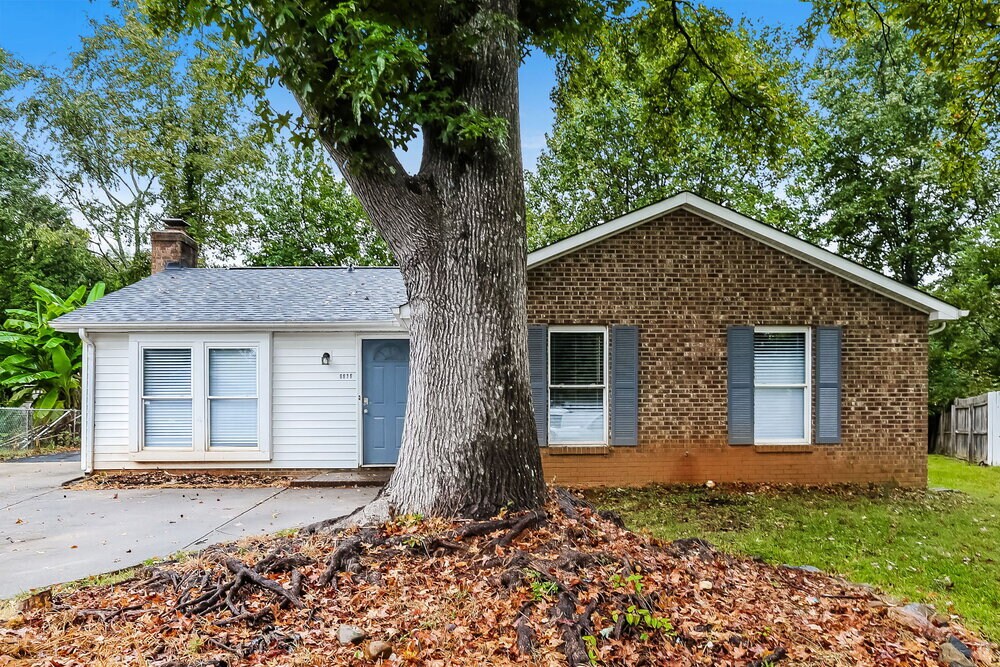 6636 Piney Path Rd in Charlotte, NC - Building Photo