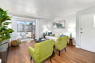 Legend Oaks Apartments in Kansas City, KS - Building Photo