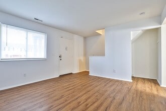 1556 Meredith Dr in Cincinnati, OH - Building Photo - Building Photo