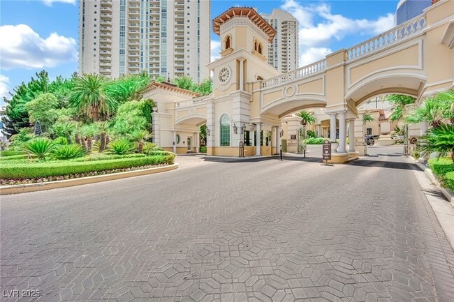 2777 Paradise Rd in Las Vegas, NV - Building Photo - Building Photo