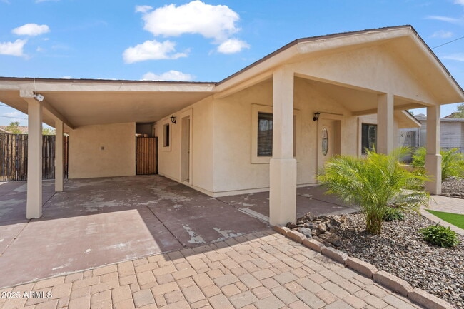 744 E Meadow Ln in Phoenix, AZ - Building Photo - Building Photo