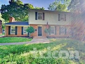 6520 Farmingdale Dr in Charlotte, NC - Building Photo