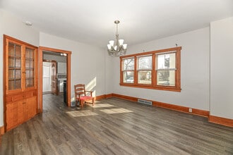 1814 E St Francis Ave in St. Francis, WI - Building Photo - Building Photo