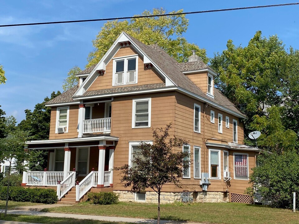 905 Cass St in La crosse, WI - Foto de edificio