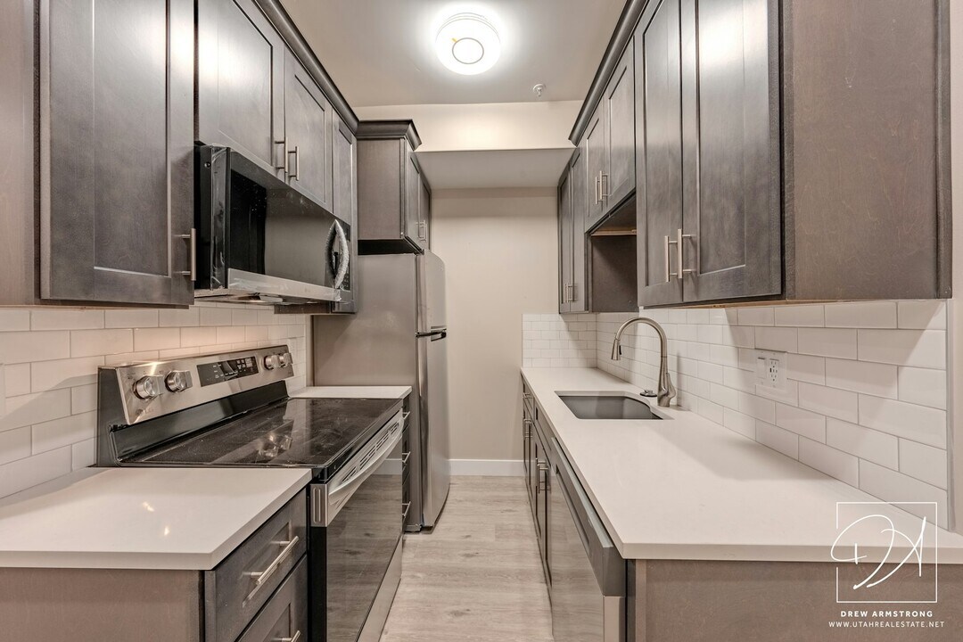 67 S Main St in Pleasant Grove, UT - Foto de edificio