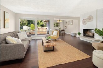 5631 153rd Pl SW in Edmonds, WA - Foto de edificio - Building Photo