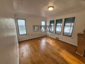 1576 S Layton Blvd in Milwaukee, WI - Building Photo - Building Photo