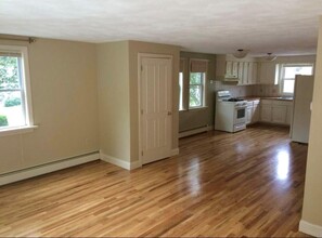 64 Barnsdale Rd in East Providence, RI - Building Photo - Building Photo