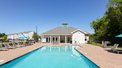 Liberty Club in Hinesville, GA - Foto de edificio - Building Photo