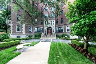 800 W Ferry St in Buffalo, NY - Building Photo