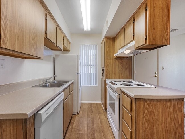 Glen Oaks Apartments in Glendale, AZ - Building Photo - Building Photo