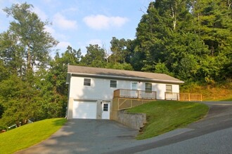 117 Alexander Dr in Boone, NC - Building Photo - Building Photo