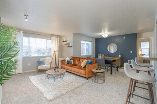 Cedar Falls in Portland, OR - Building Photo