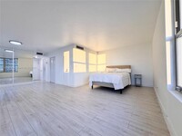 2899 Collins Ave, Unit 820 in Miami Beach, FL - Building Photo - Building Photo