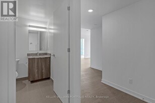 501 Yonge St in Toronto, ON - Building Photo