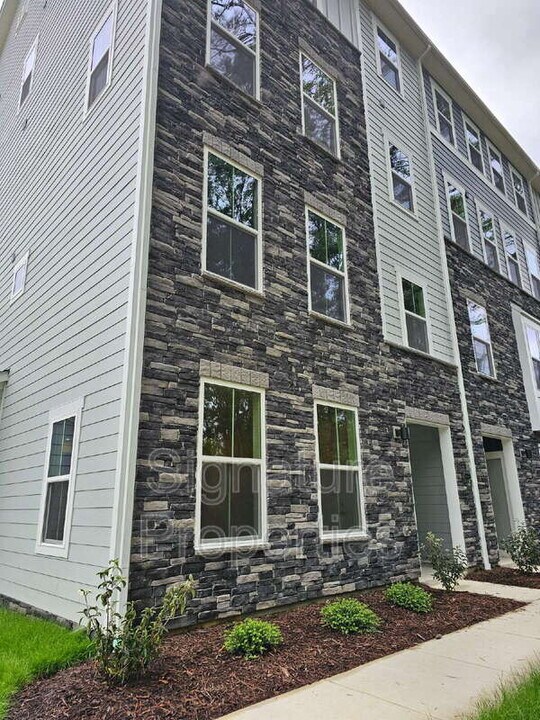 8040 Laurel Woods Ln in Glen Allen, VA - Building Photo