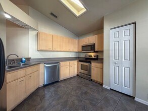 2131 NW 52nd Pl in Gainesville, FL - Building Photo - Building Photo