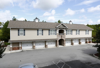 Carolina Place Apartments in Jacksonville, NC - Foto de edificio - Building Photo