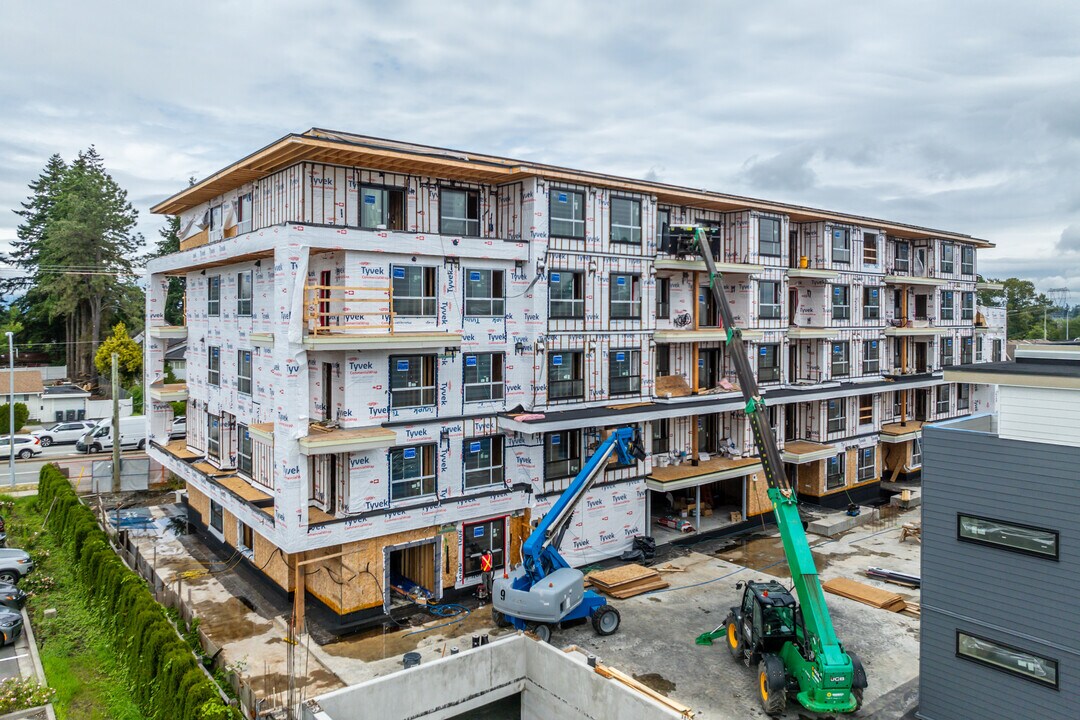 15624 24 Av in Surrey, BC - Building Photo