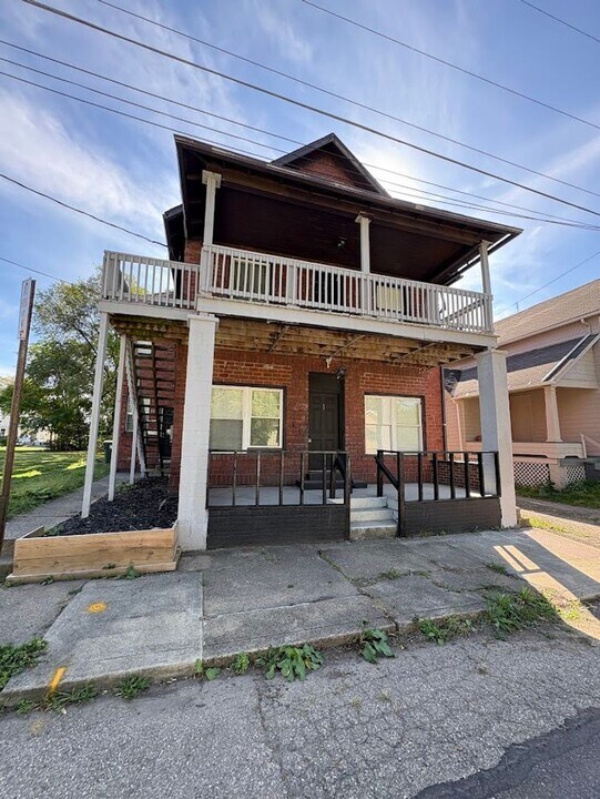 1008 6th St NW in Canton, OH - Building Photo