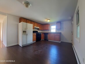 722 Monmouth Pkwy in Middletown, NJ - Building Photo - Building Photo
