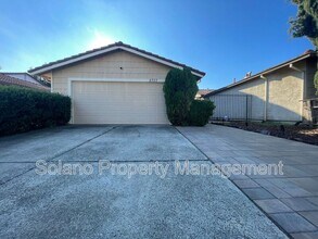 2737 Almondwood Way in Fairfield, CA - Building Photo - Building Photo